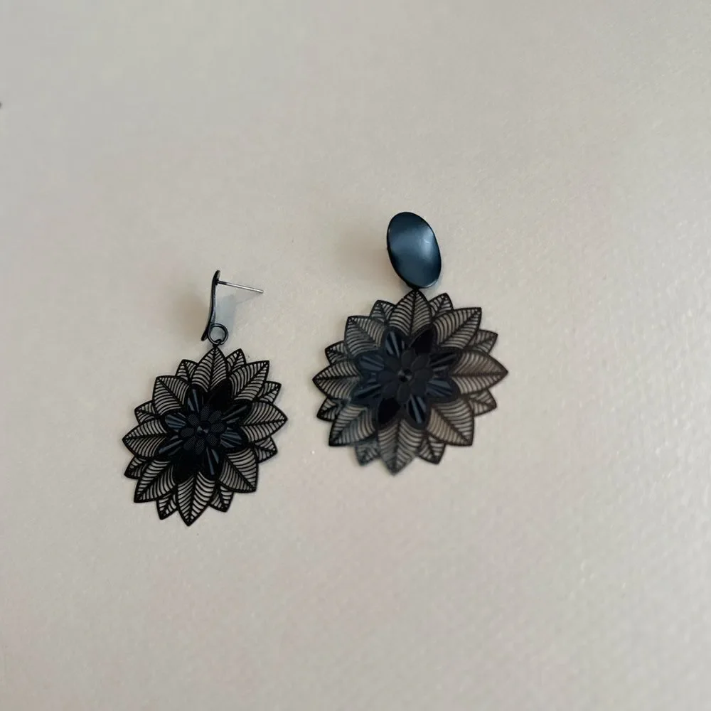 Black flower Earrings #1481